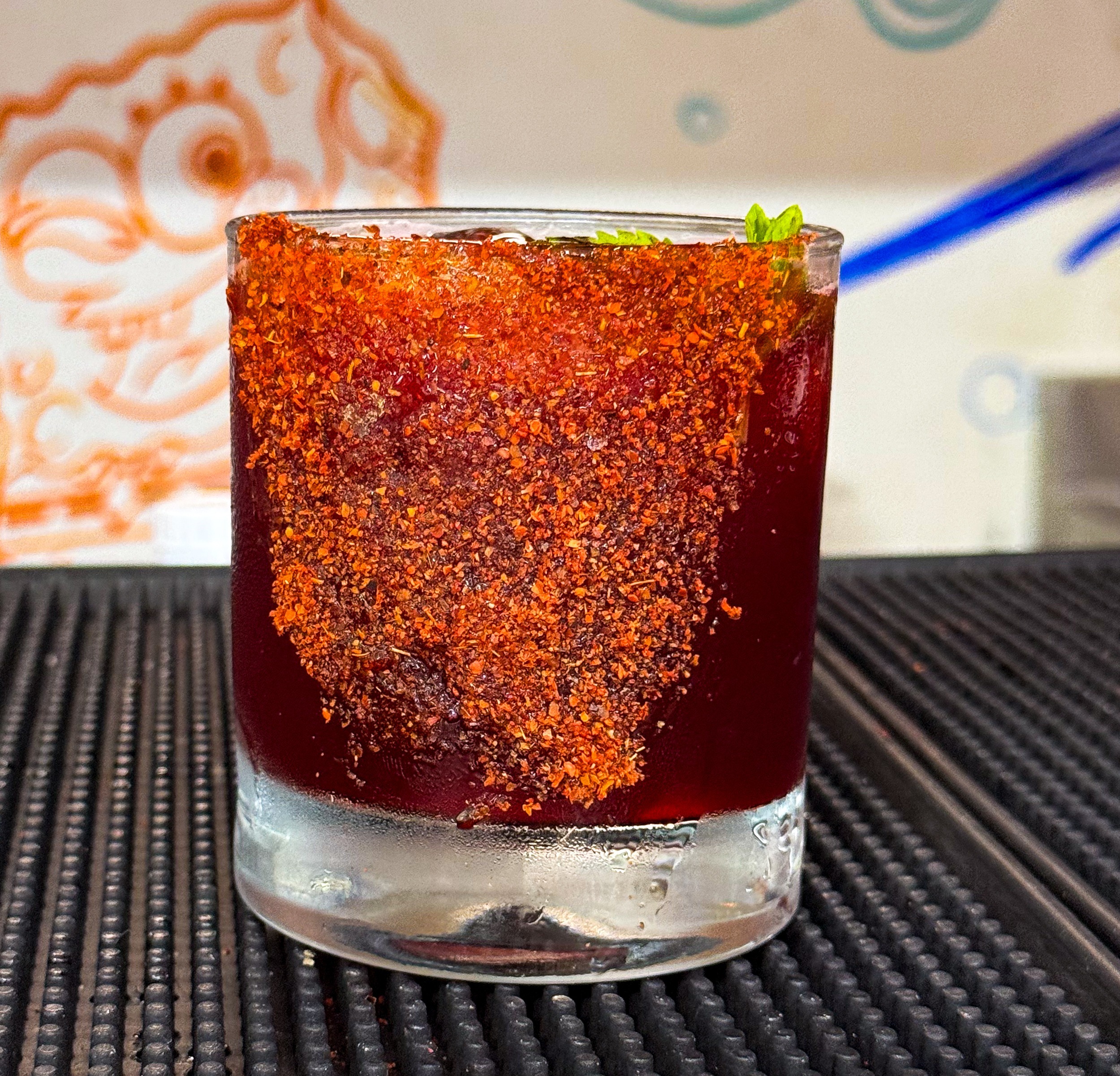 Crimson Smoke cocktail (Cóctel Humo Carmesí) Bahía 103