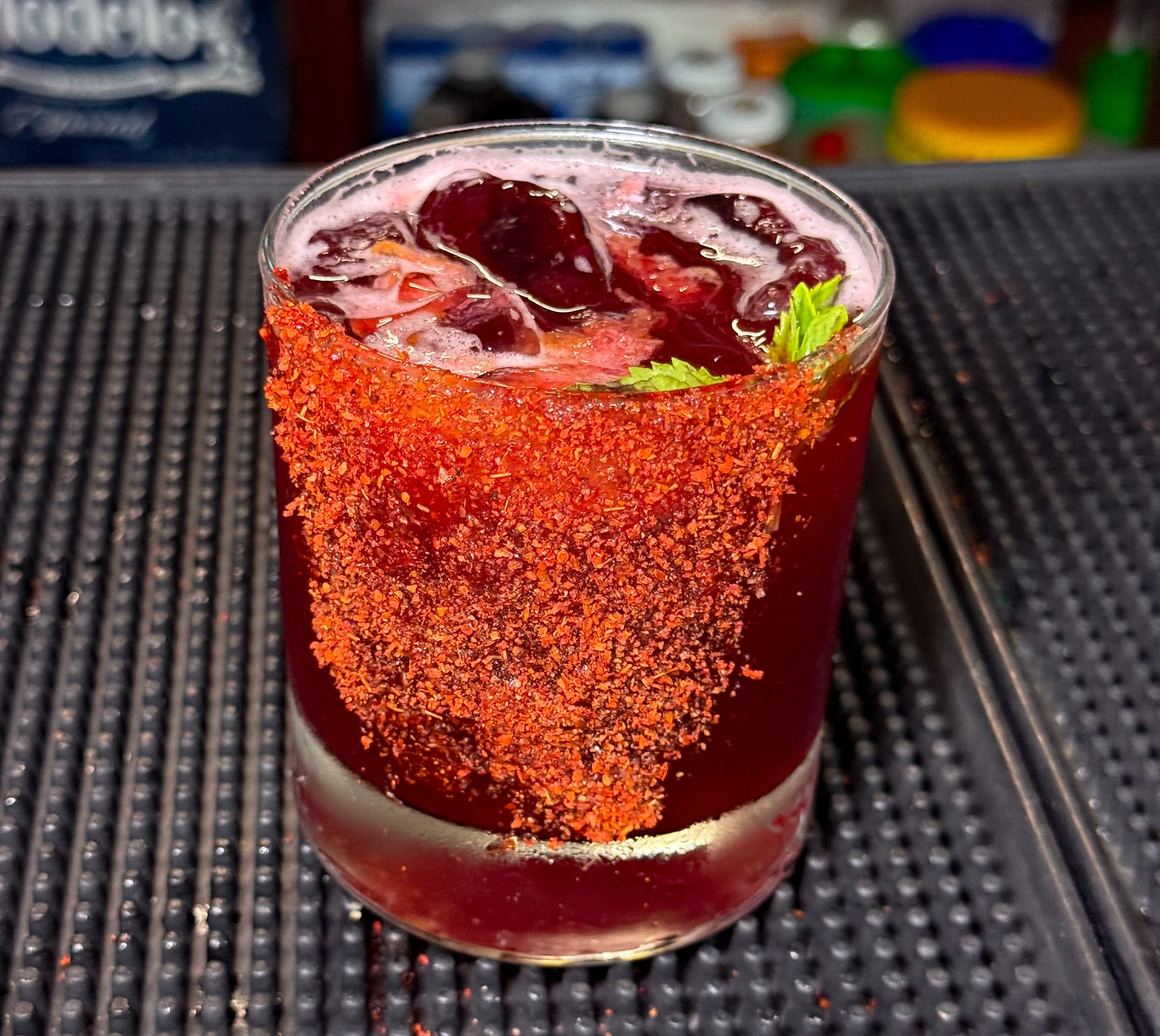 Crimson Smoke cocktail (Cóctel Humo Carmesí) Bahía 103