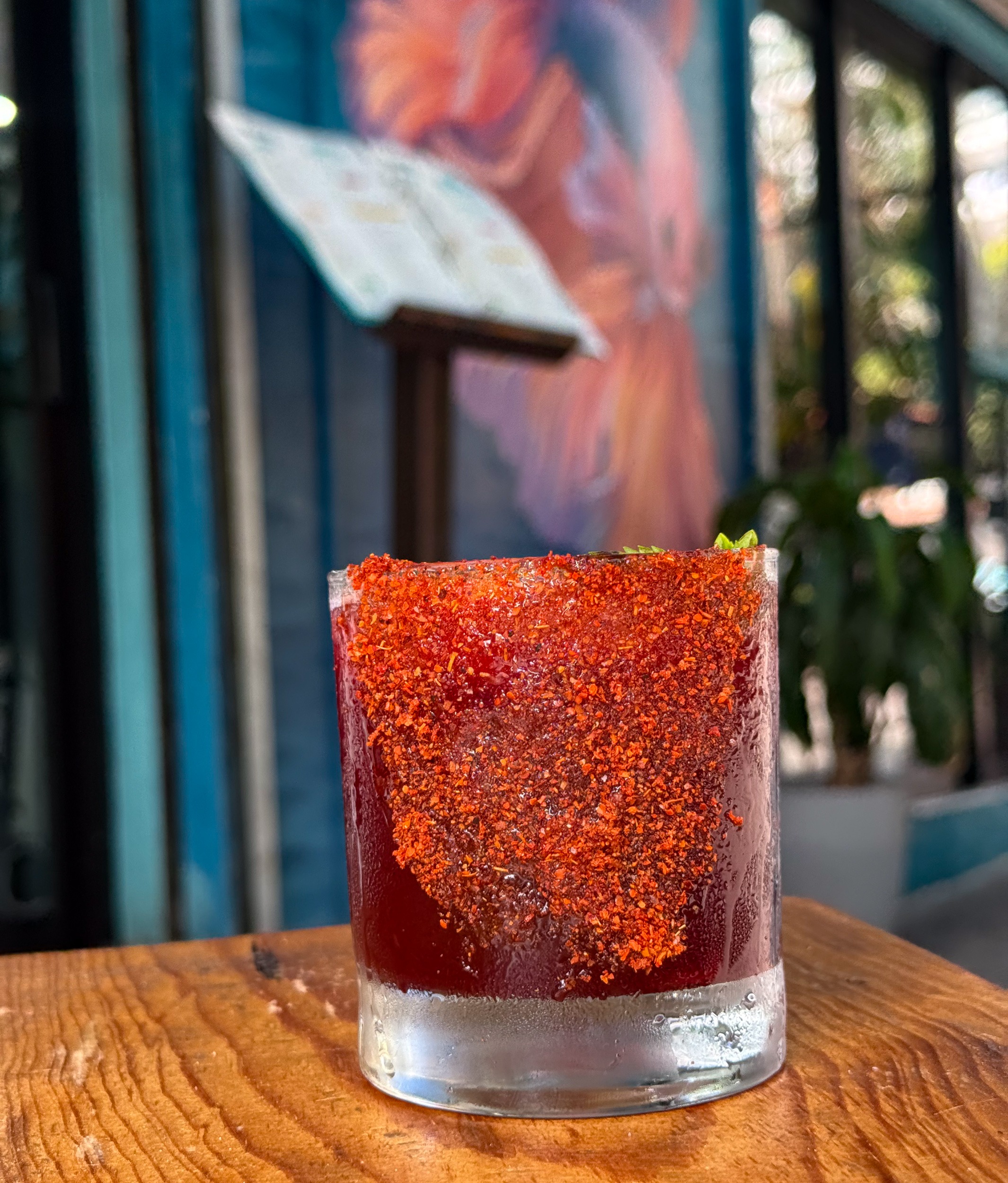 Crimson Smoke cocktail (Cóctel Humo Carmesí) Bahía 103